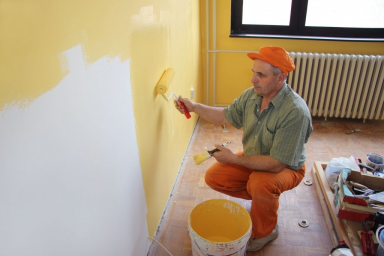 When to Reach Out to a Painting Contractor in Colorado Springs